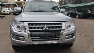 Mitsubishi Pajero 2018 Silver