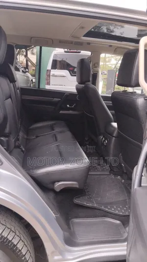 Mitsubishi Pajero 2018 Silver