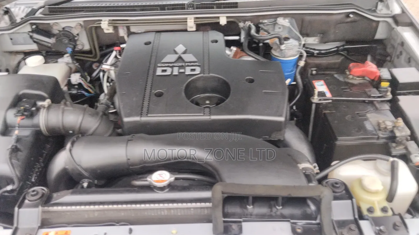Mitsubishi Pajero 2018 Silver