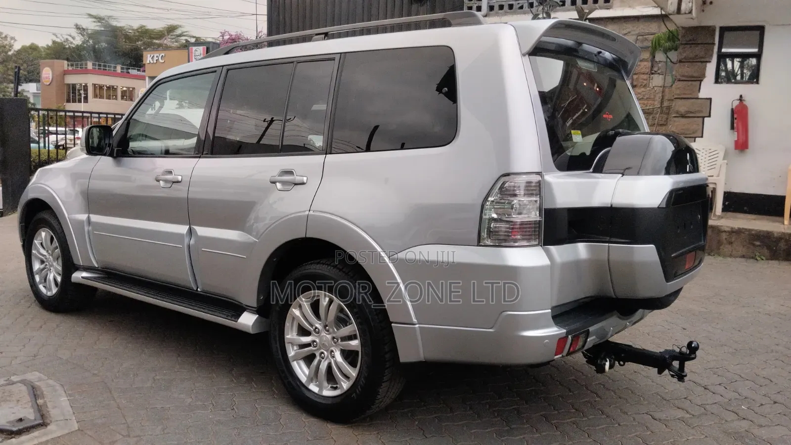 Mitsubishi Pajero 2018 Silver