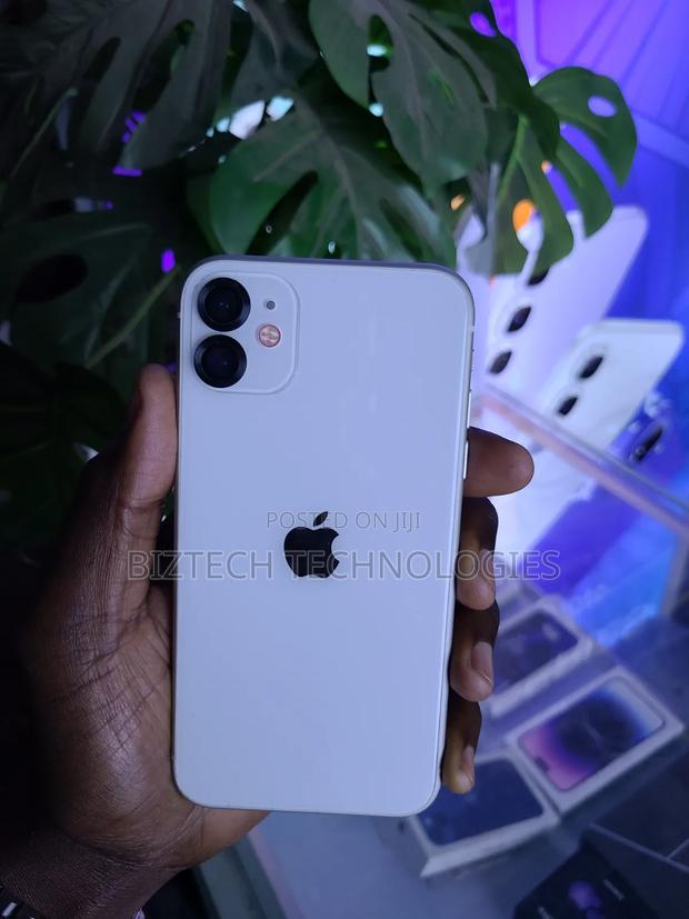 Apple iPhone 11 128 GB White - main view
