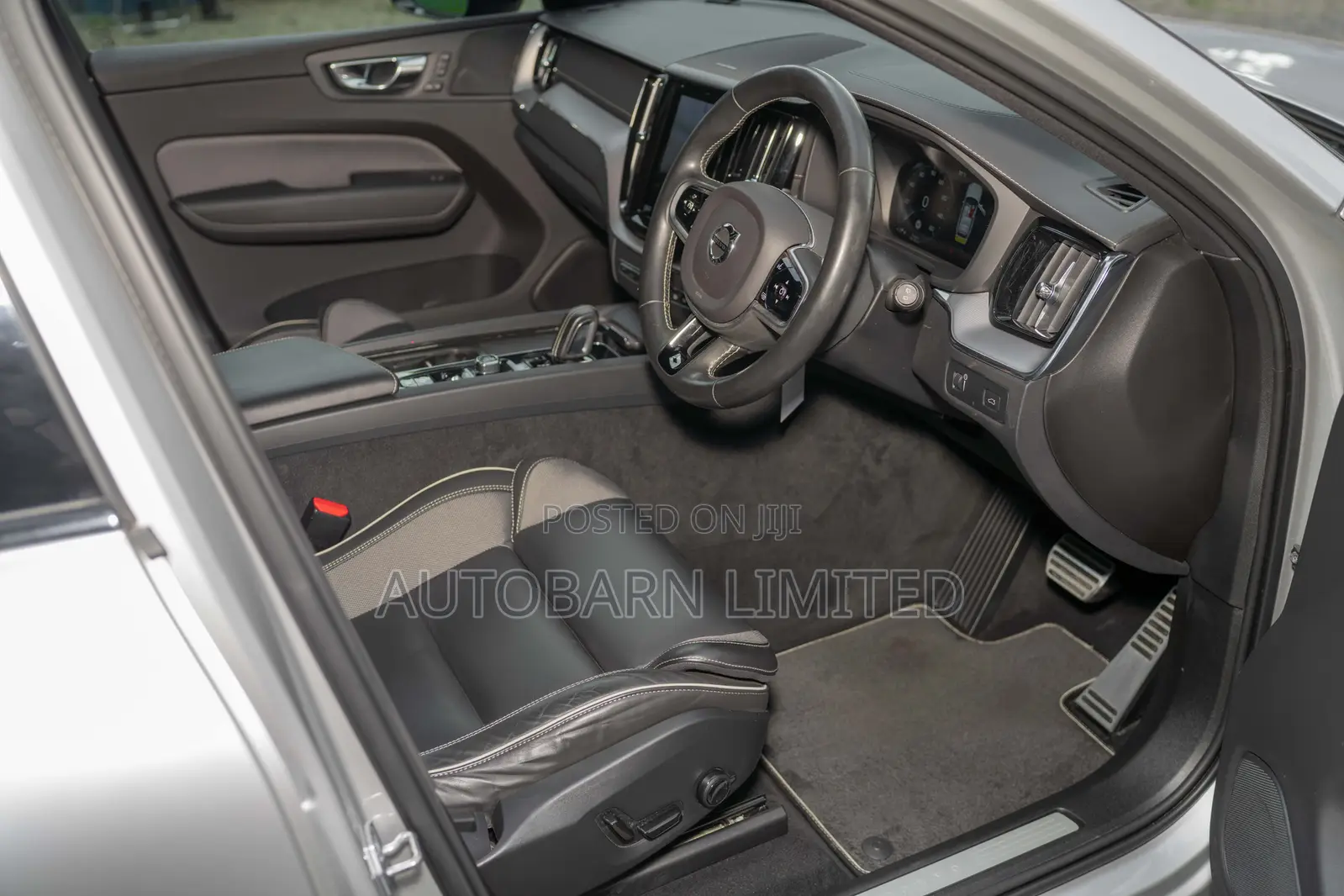 Volvo XC60 2021 Silver