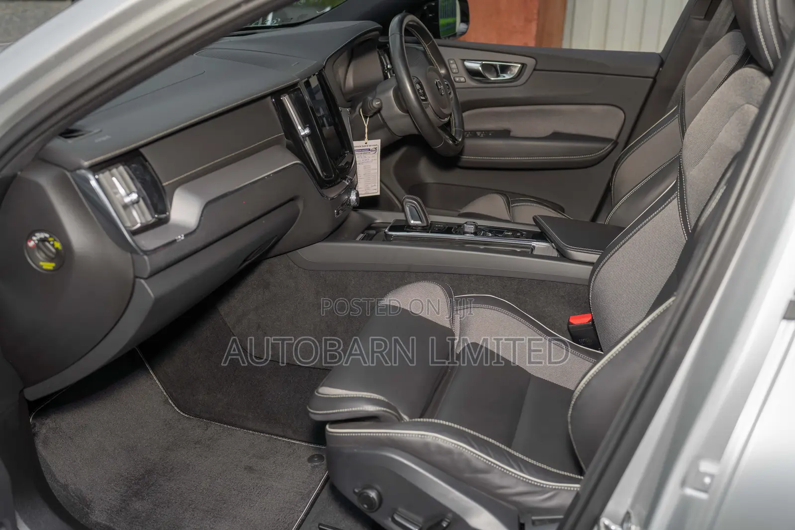 Volvo XC60 2021 Silver