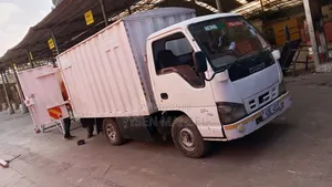 Selling This Isuzu NHR Single Wheel Truck