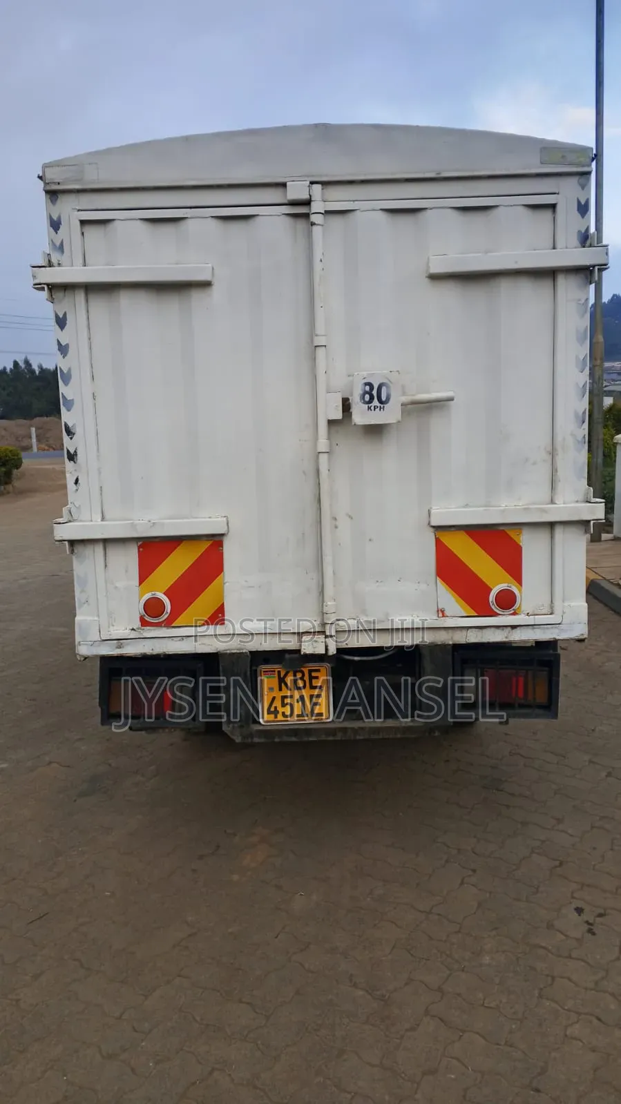 Selling This Isuzu NHR Single Wheel Truck