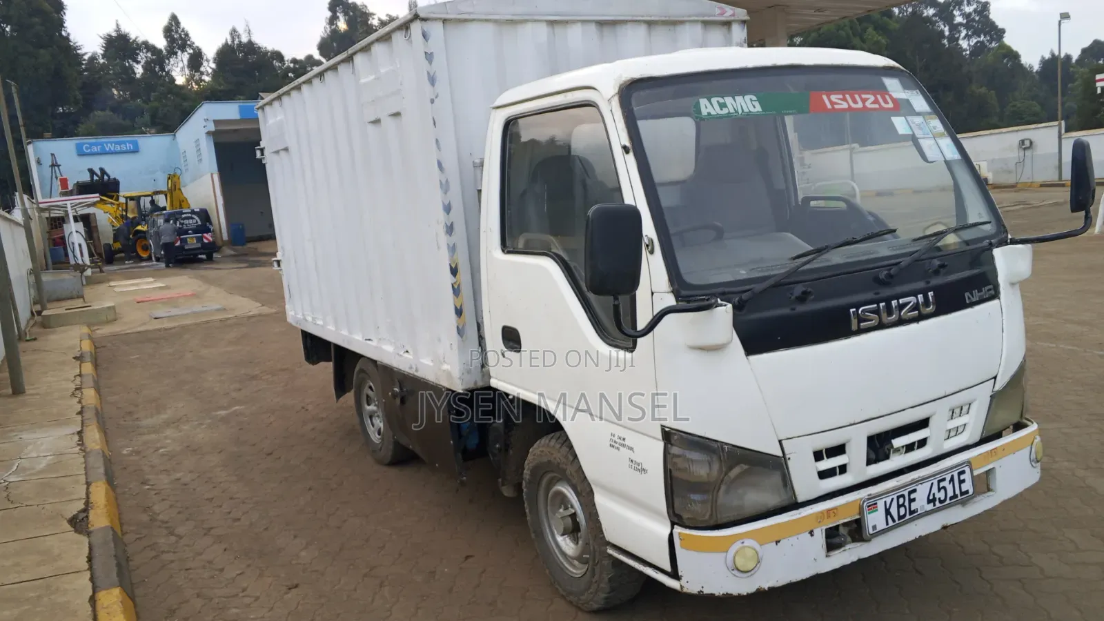Selling This Isuzu NHR Single Wheel Truck