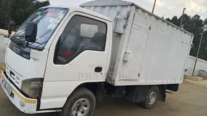 Selling This Isuzu NHR Single Wheel Truck