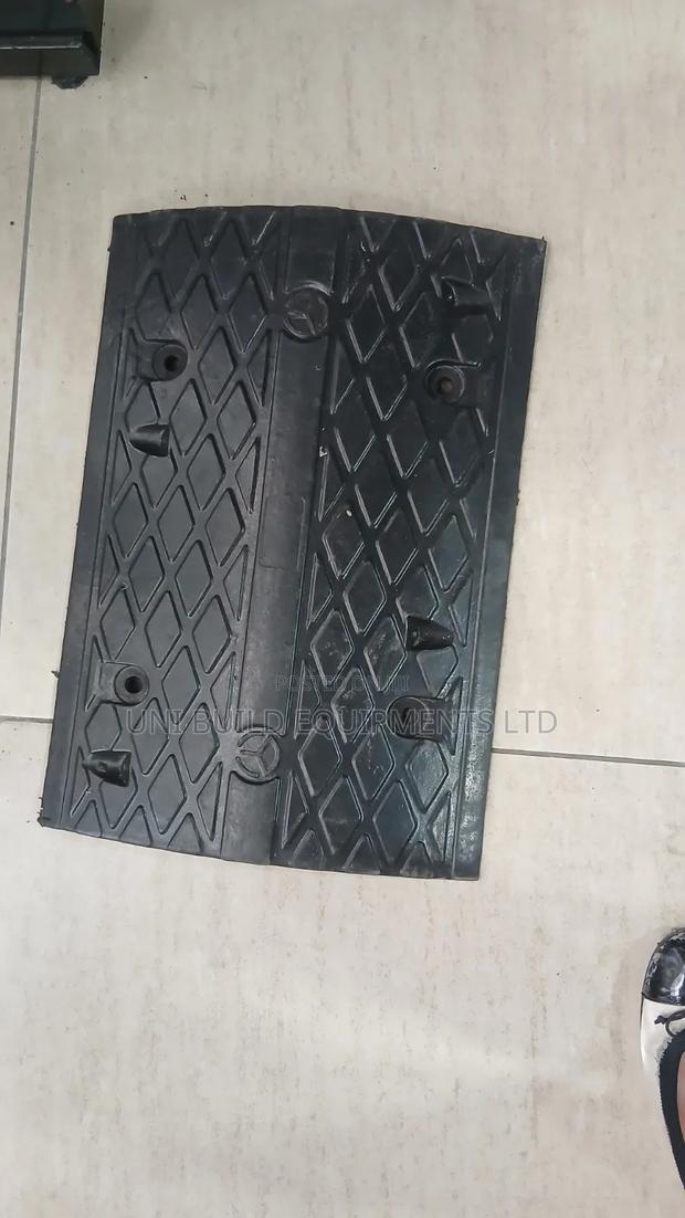 Speed Hump (50X35X4.5cm) - thumbnail 3