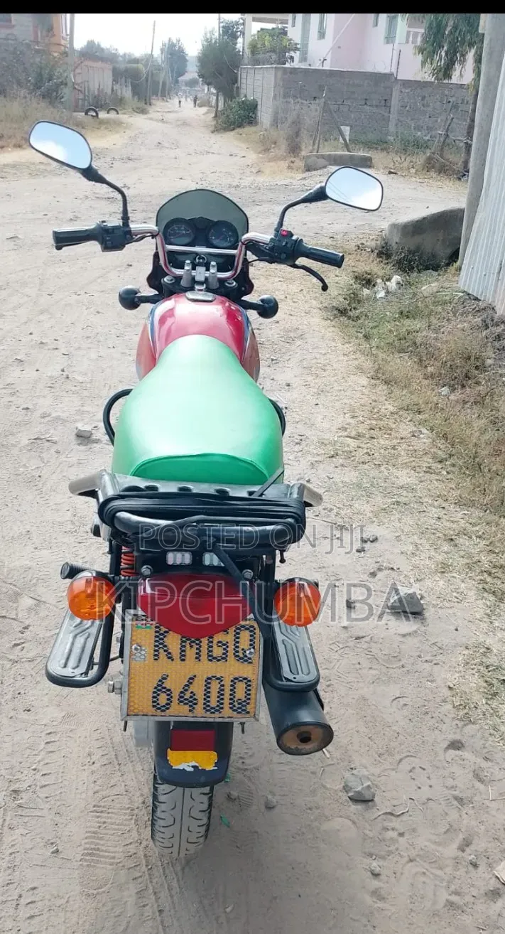 Bajaj Boxer 125 2024 Red