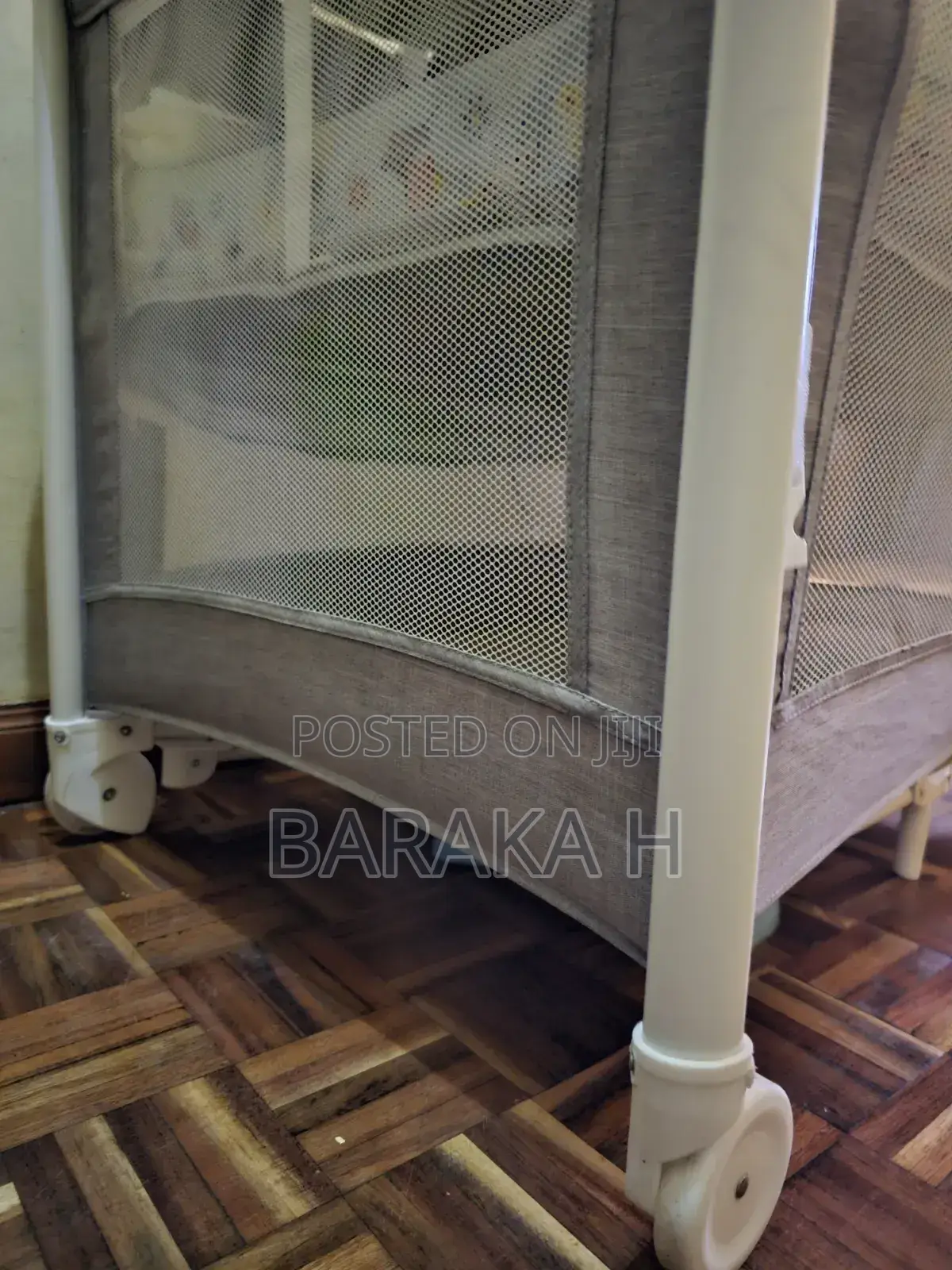 Cosleeper Baby Bassinet at Throw Away Price