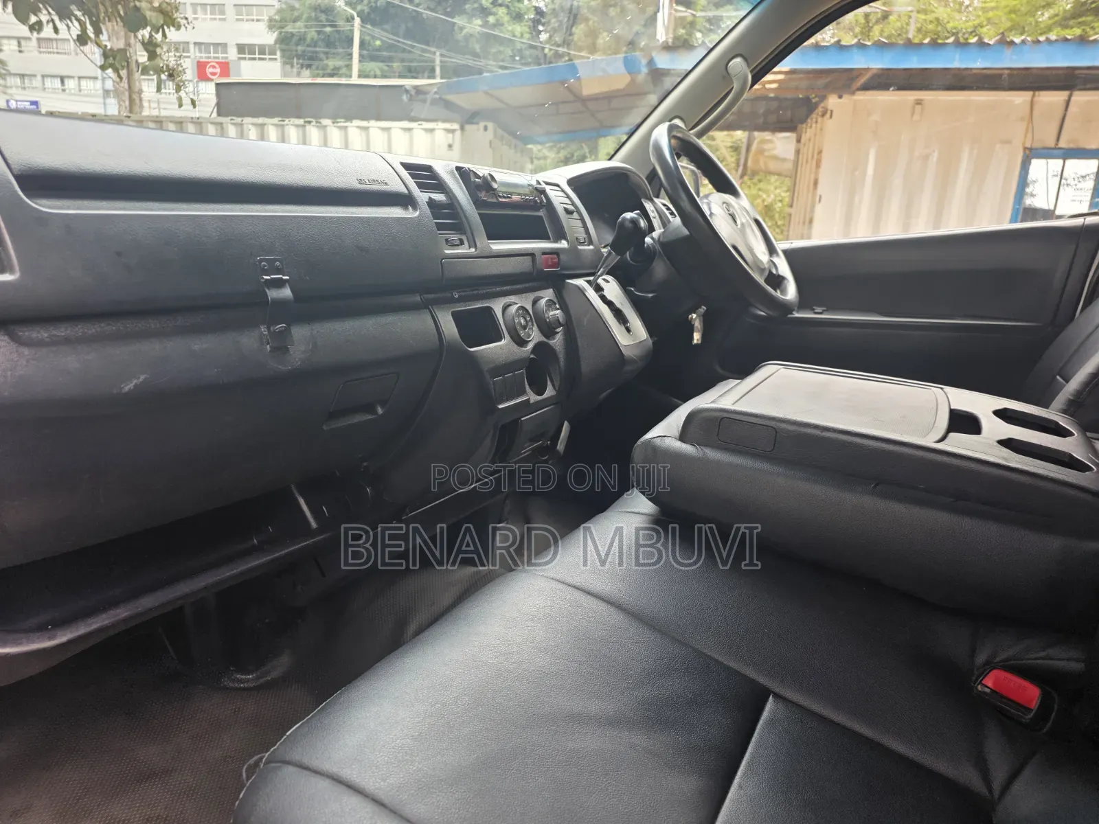 Toyota HiAce 2016 Silver