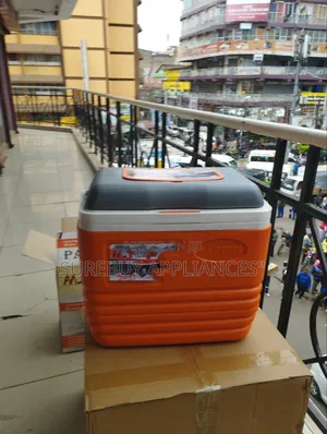 Pacific 32L Ice Cooler Box With Long Cooling Performance