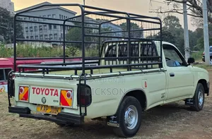 Toyota Hilux 2.5 Cab 2005 Brown
