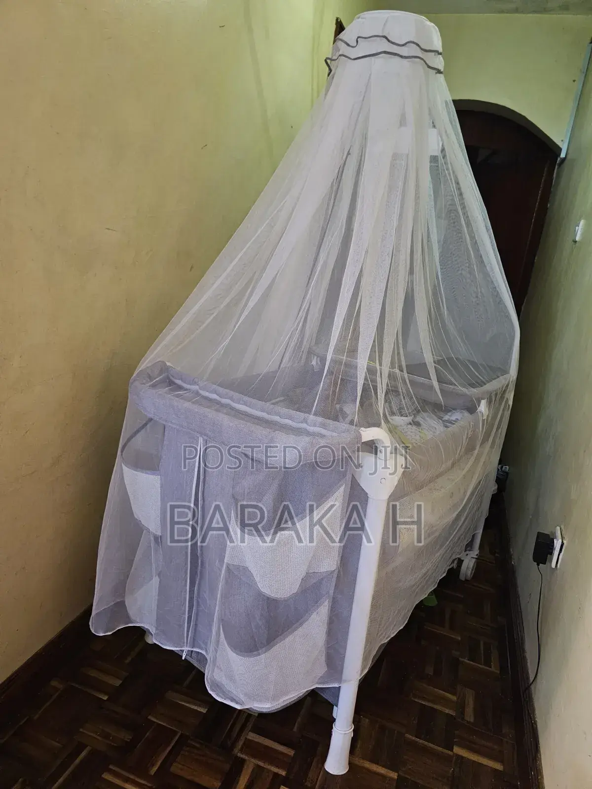 Cosleeper Baby Bassinet at Throw Away Price
