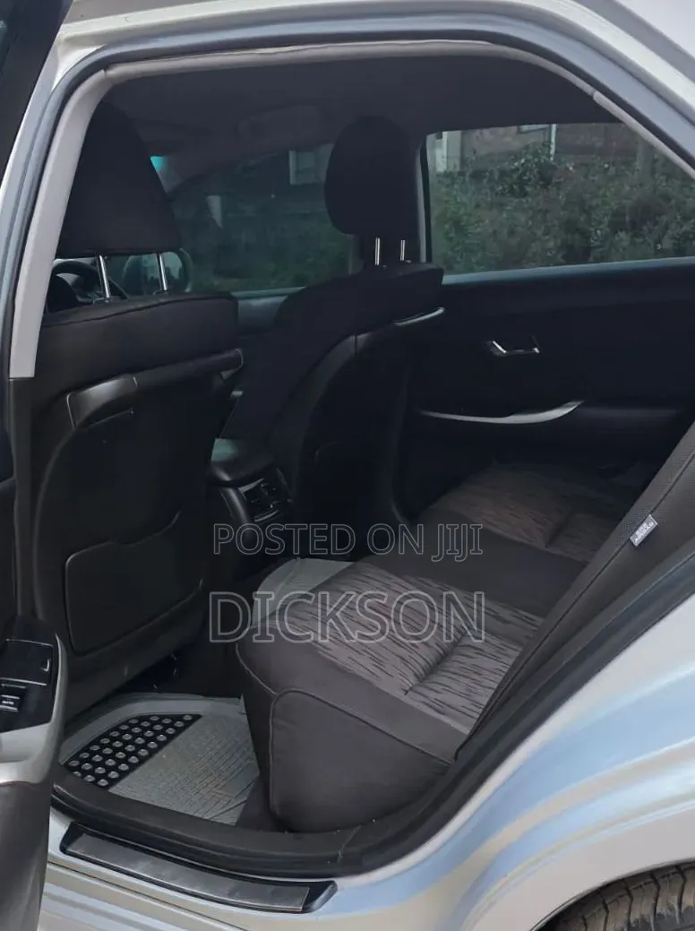 Toyota Crown 2012 Silver