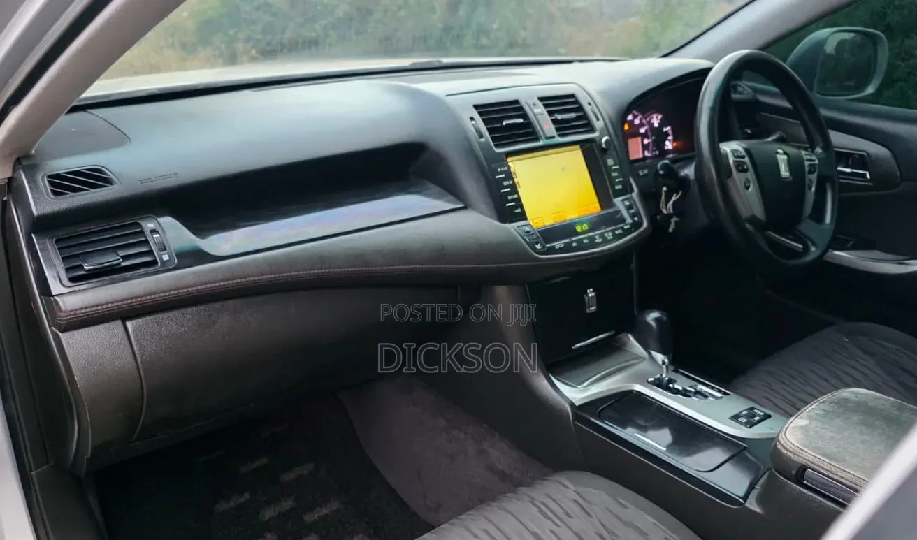 Toyota Crown 2012 Silver