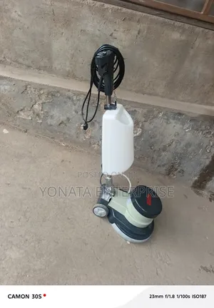 Commercial Floor Scrubber Machine (With 3 Brushes)