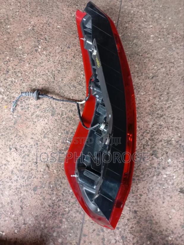Nissan X-Trail Nt31 Taillight - thumbnail 3