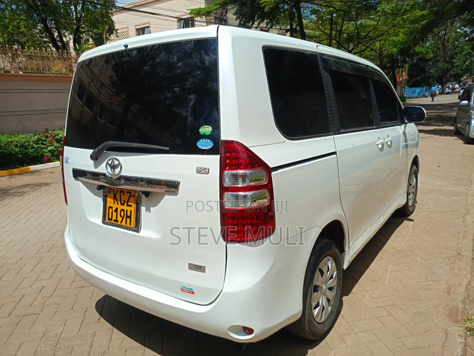 Toyota Noah 2012 White