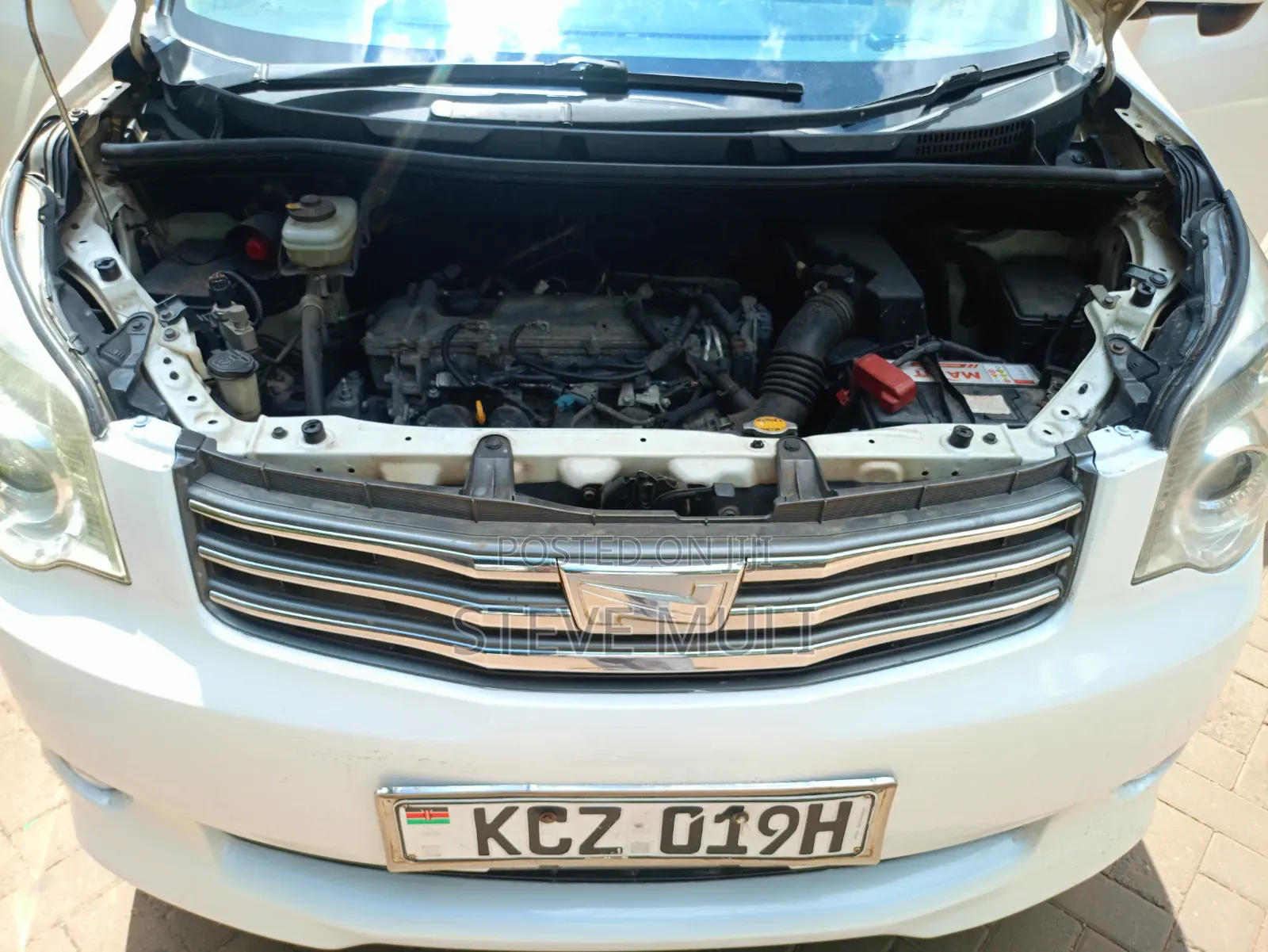 Toyota Noah 2012 White