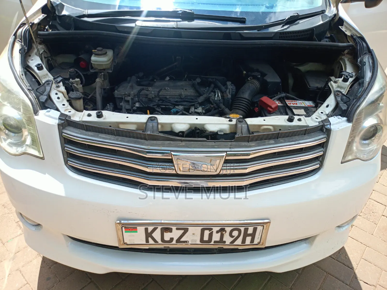 Toyota Noah 2012 White