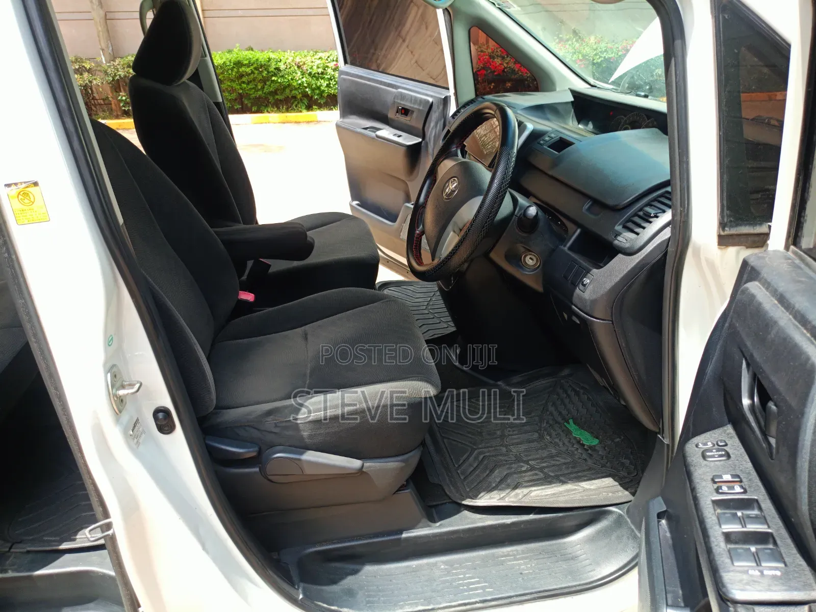 Toyota Noah 2012 White