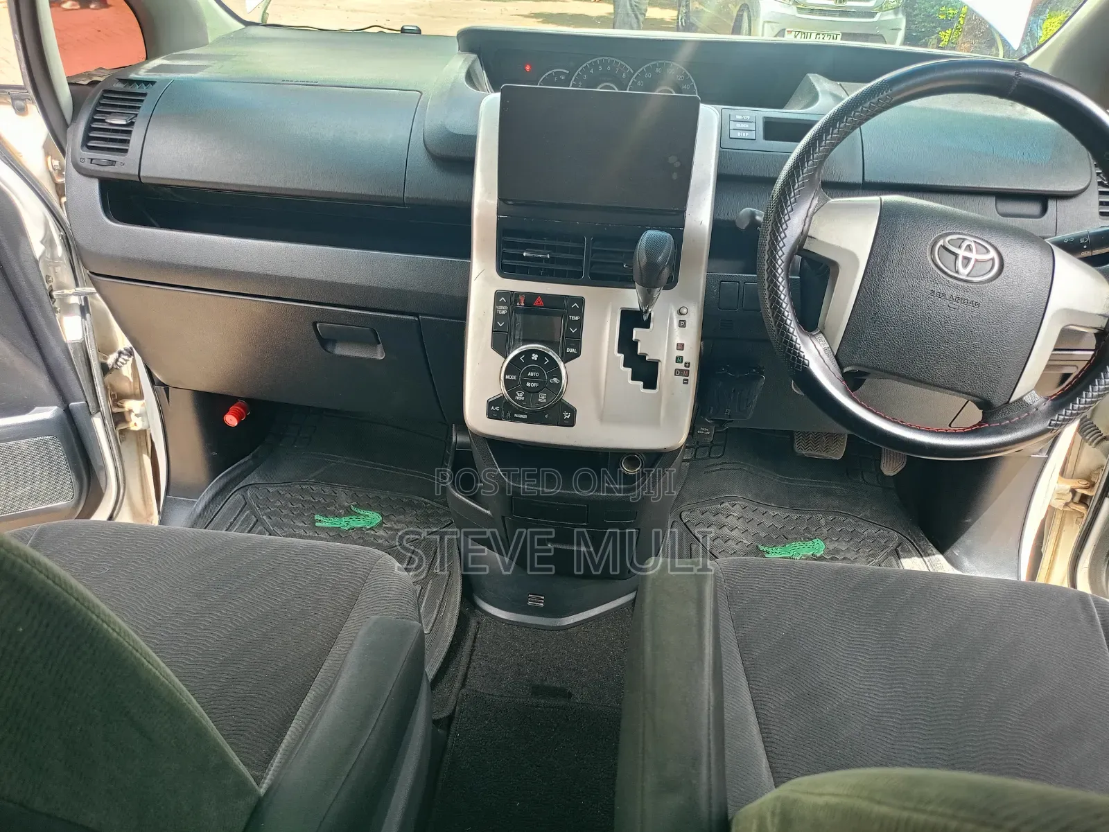 Toyota Noah 2012 White