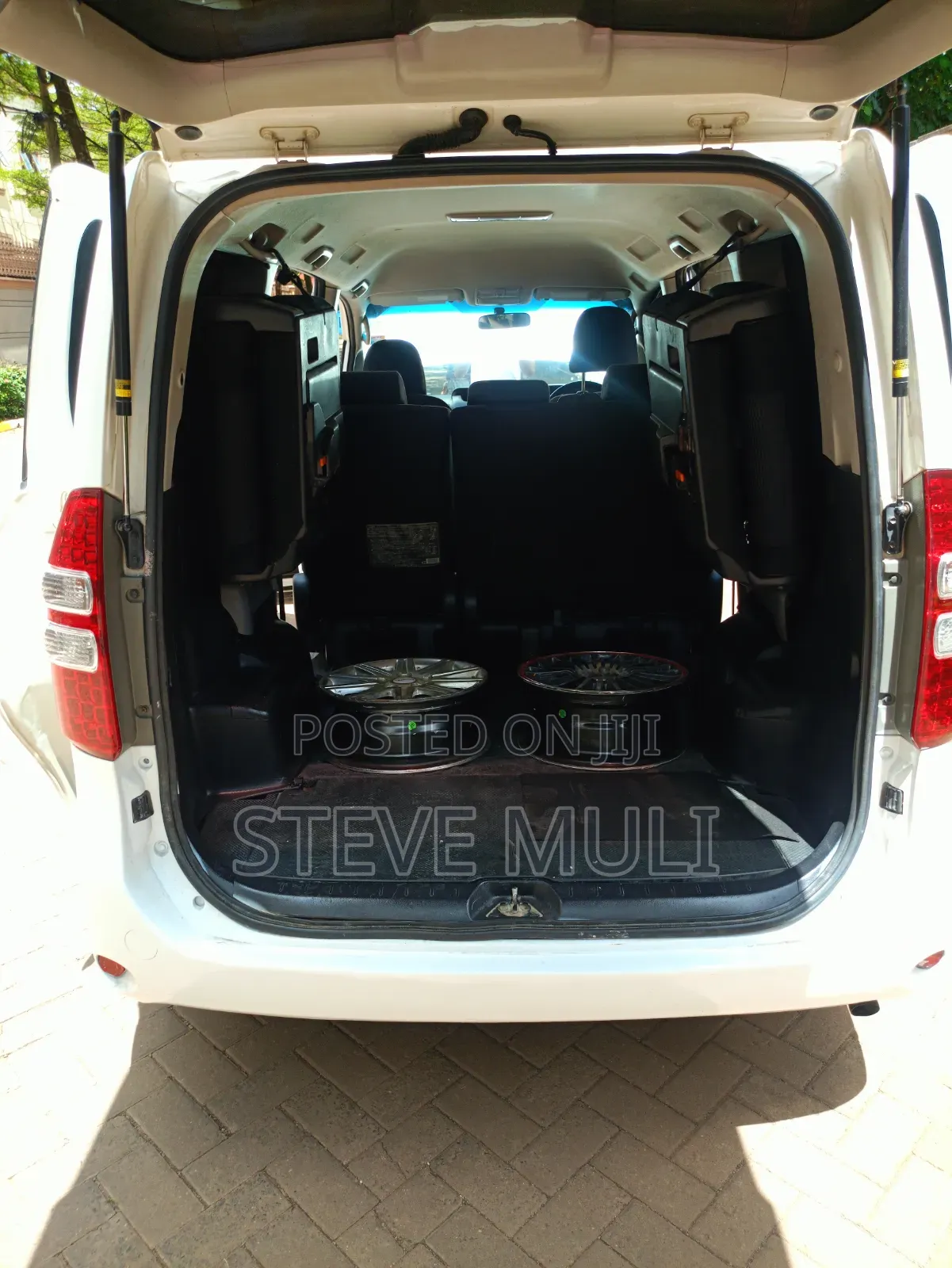 Toyota Noah 2012 White