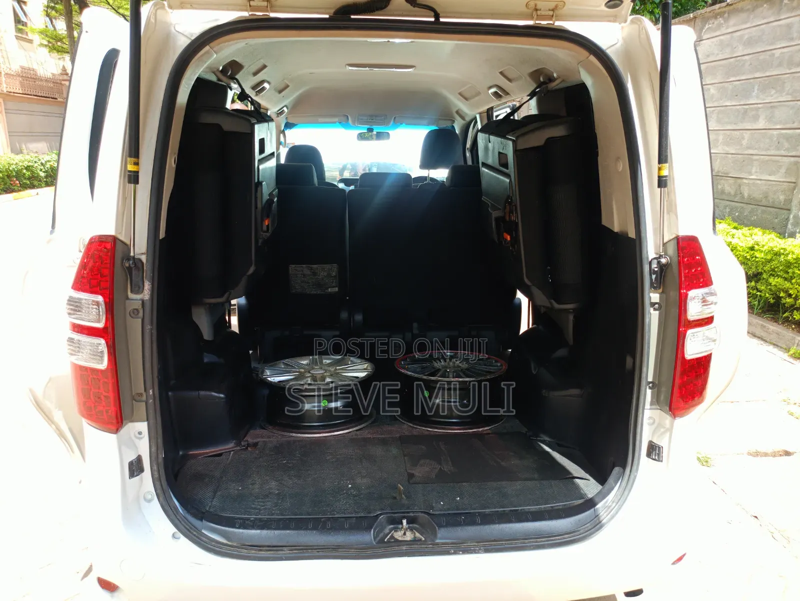Toyota Noah 2012 White