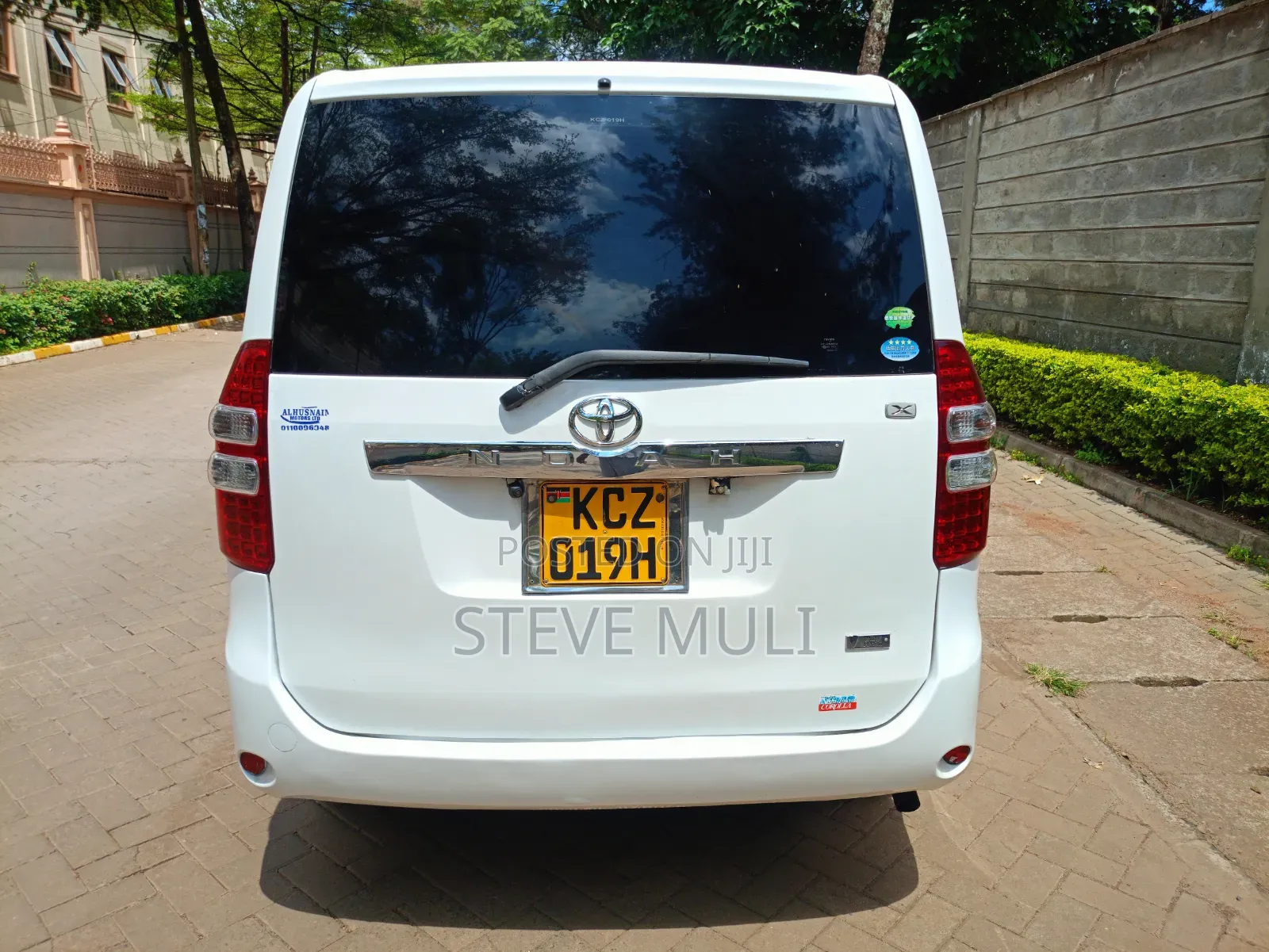 Toyota Noah 2012 White