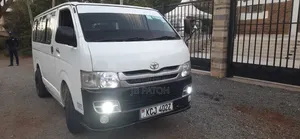 Toyota HiAce 2009 White
