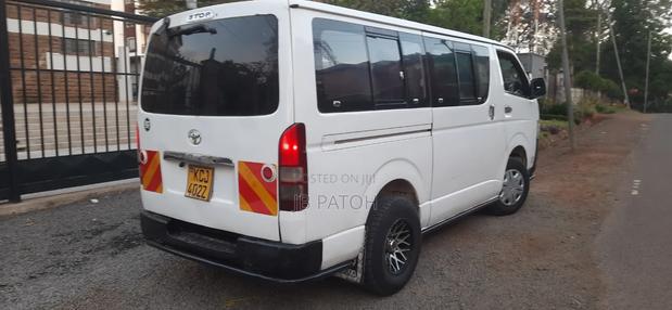 Toyota HiAce 2009 White - thumbnail 4
