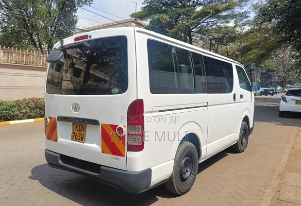 Toyota HiAce 2016 White - thumbnail 3