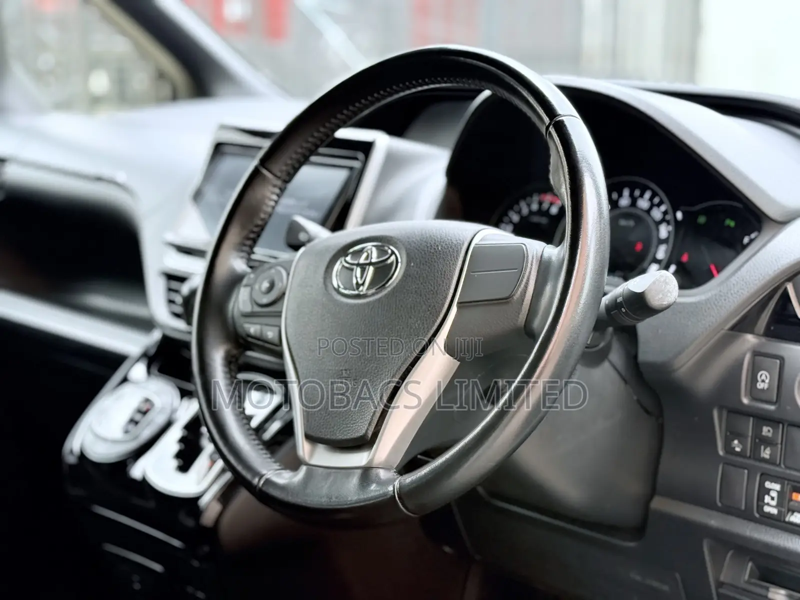 Toyota Noah 2.0 FWD (7 Seater) 2019 Pearl