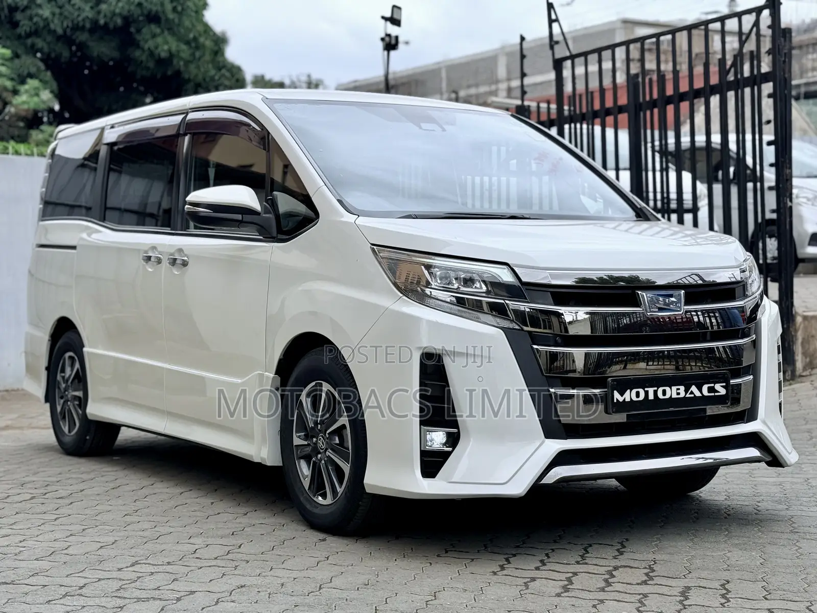 Toyota Noah 2.0 FWD (7 Seater) 2019 Pearl