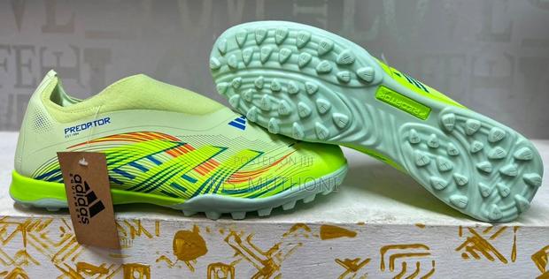 Adidas Turf and a Snug Soccer Trainers Size 40-45 - thumbnail 3