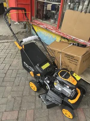 Windsor UK Petrol Lawn Mower 18" Blade 144cc Self-Propelled