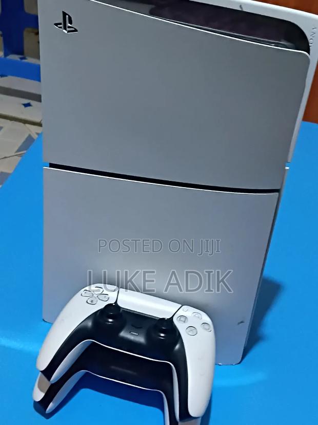 PS 5 Slim With 2 Controllers - thumbnail 2