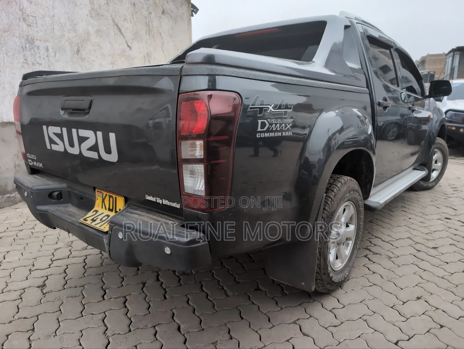 Isuzu D-MAX 2023 Gray
