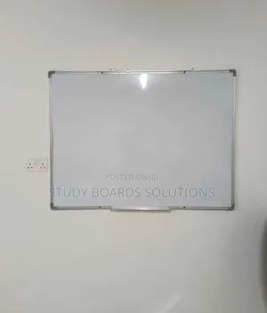 Spacious 120cm X 90cm Magnetic Writing Surface/Whiteboard