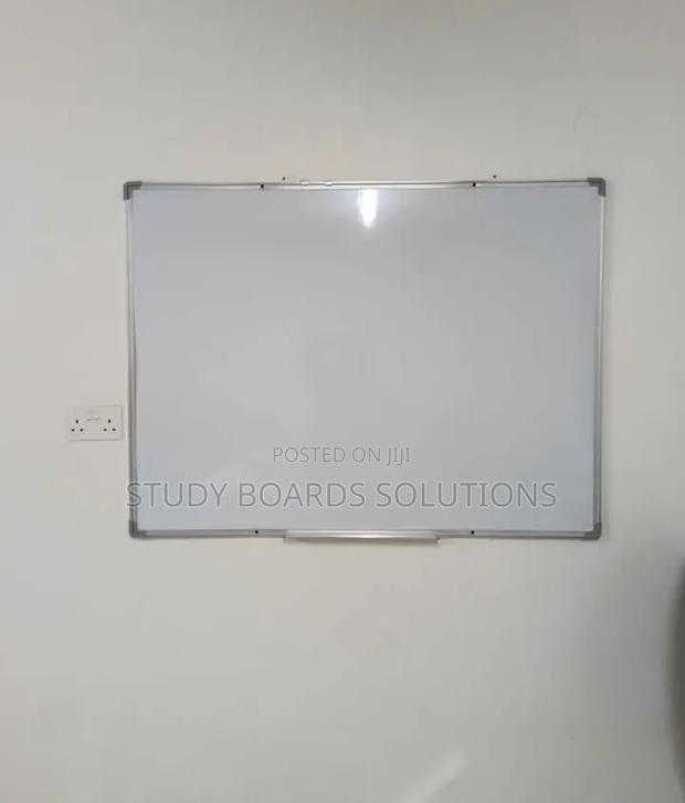 Spacious 120cm X 90cm Magnetic Writing Surface/Whiteboard
