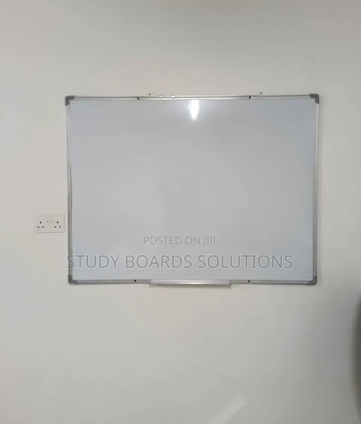 Spacious 120cm X 90cm Magnetic Writing Surface/Whiteboard