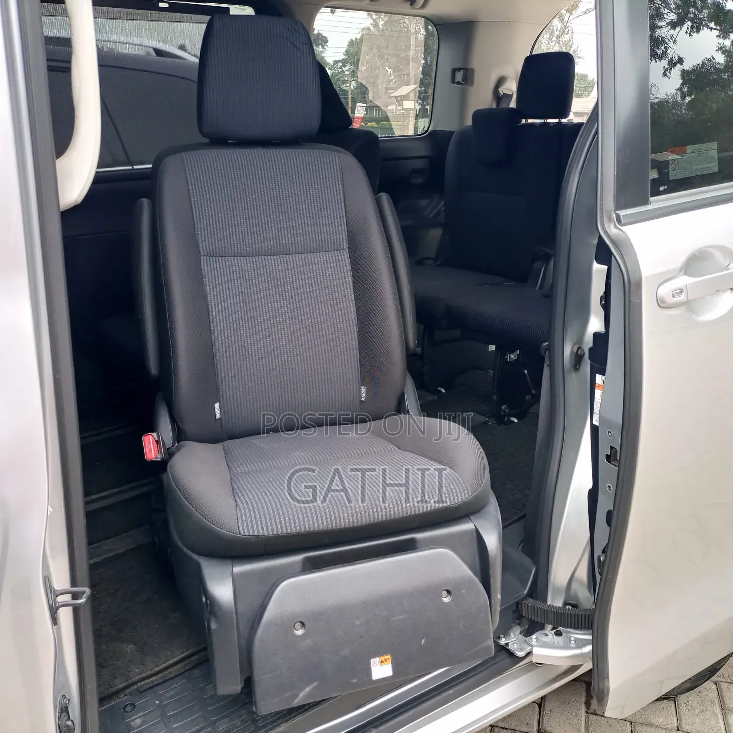 Toyota Voxy 2017 Silver