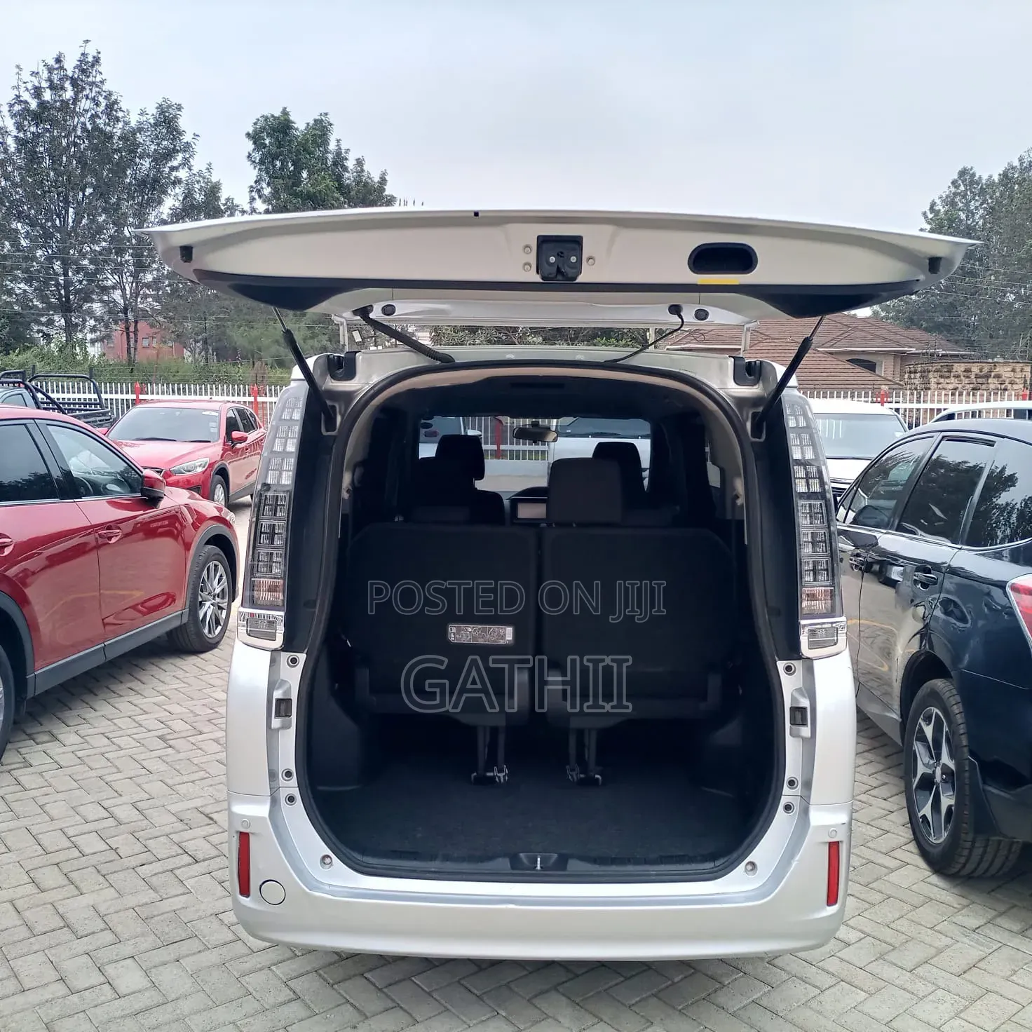 Toyota Voxy 2017 Silver