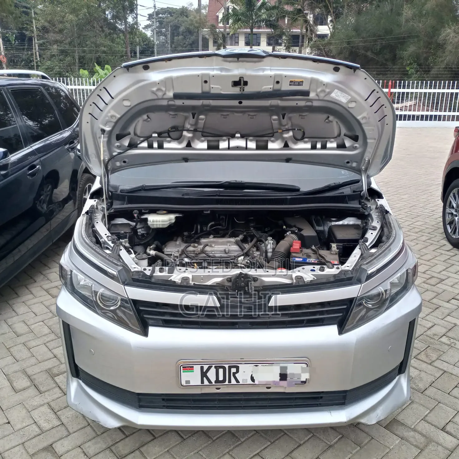 Toyota Voxy 2017 Silver