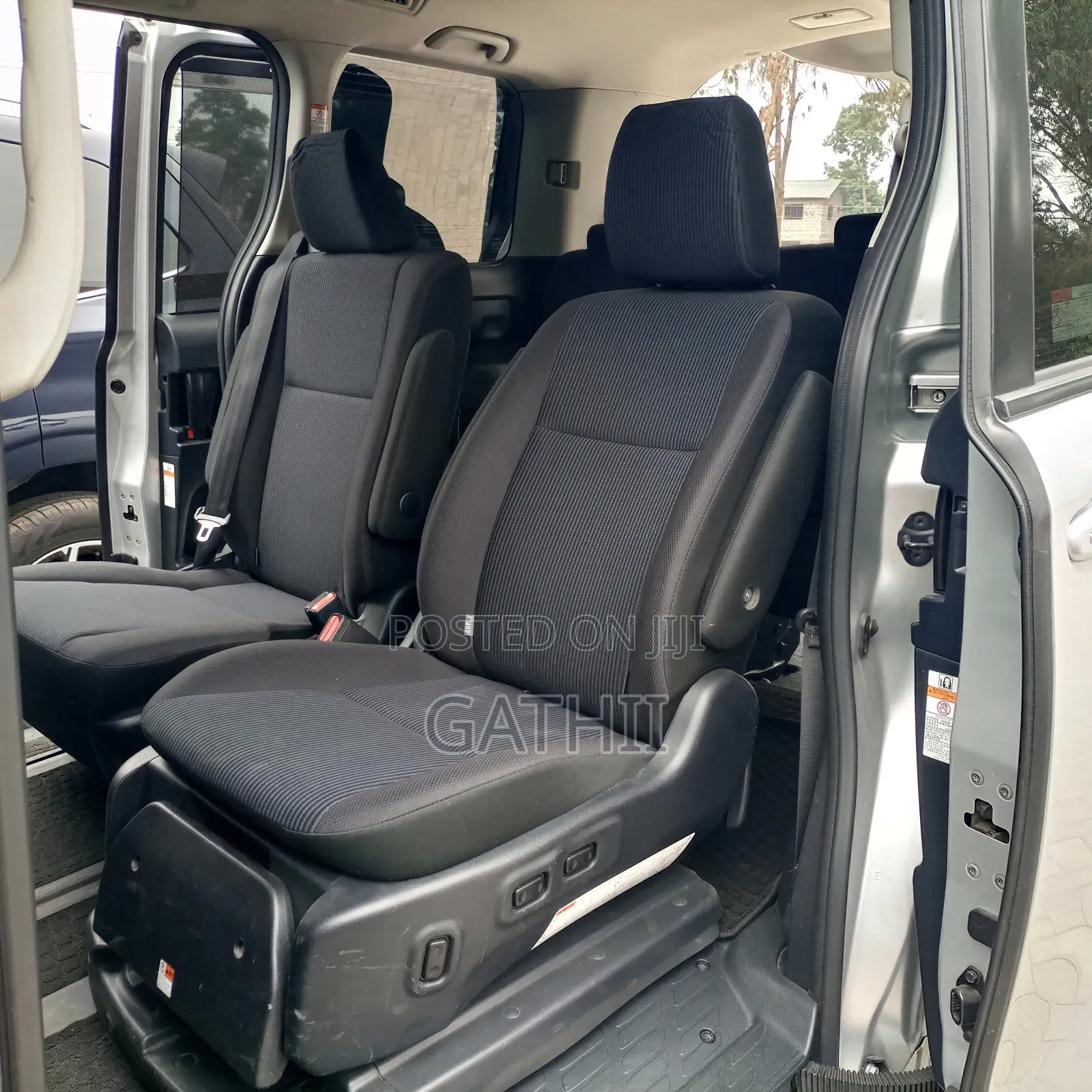 Toyota Voxy 2017 Silver