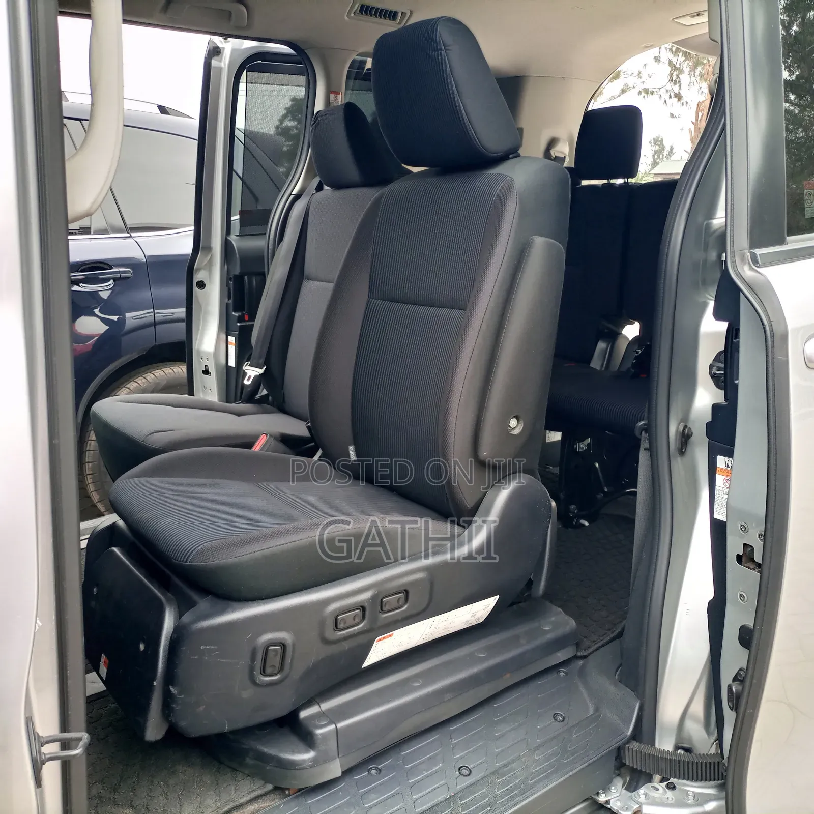 Toyota Voxy 2017 Silver
