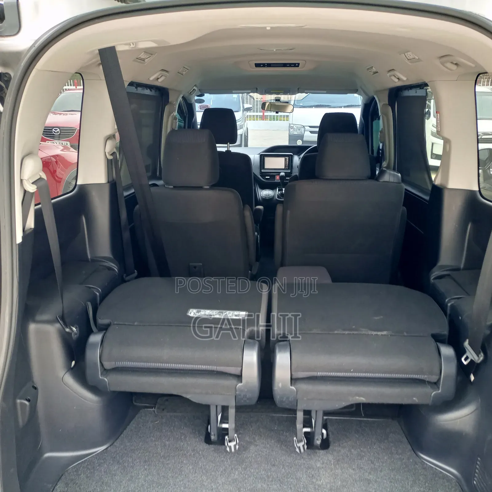 Toyota Voxy 2017 Silver