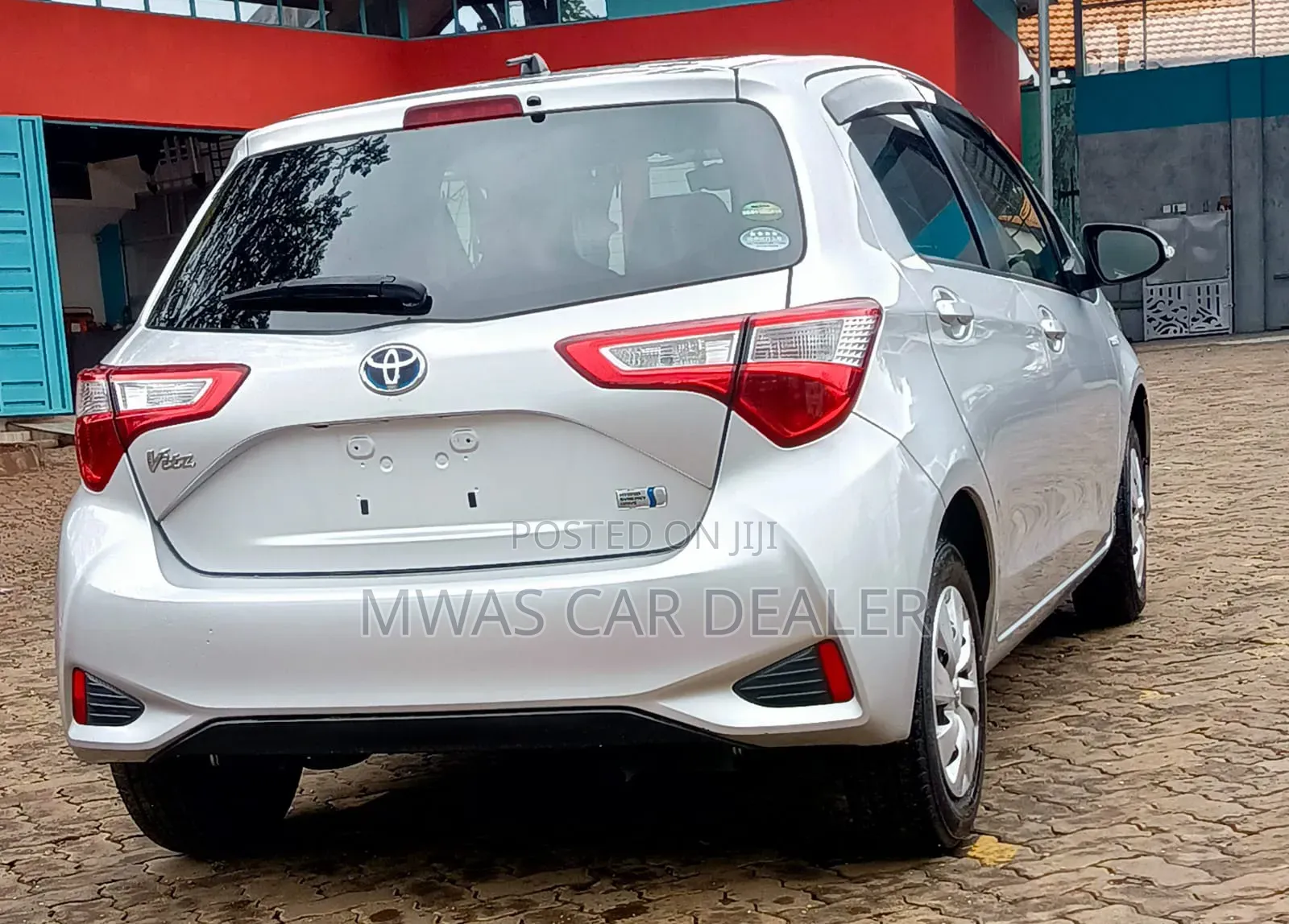 Toyota Vitz 2018 Silver