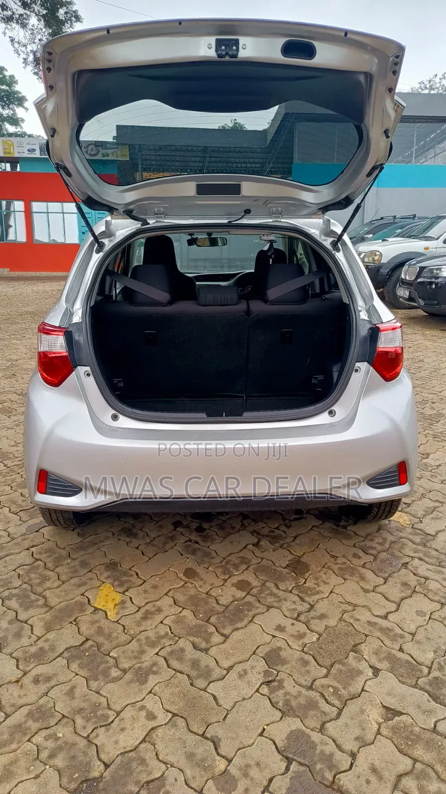 Toyota Vitz 2018 Silver